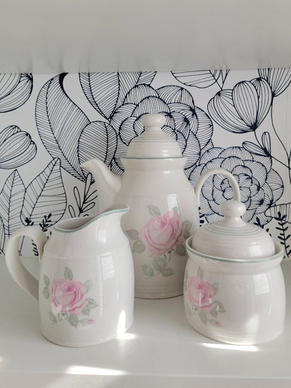 VTG ROYAL DOULTON coffee/teapot Creamer & SugarFresh Flowers Piccadilly 1983